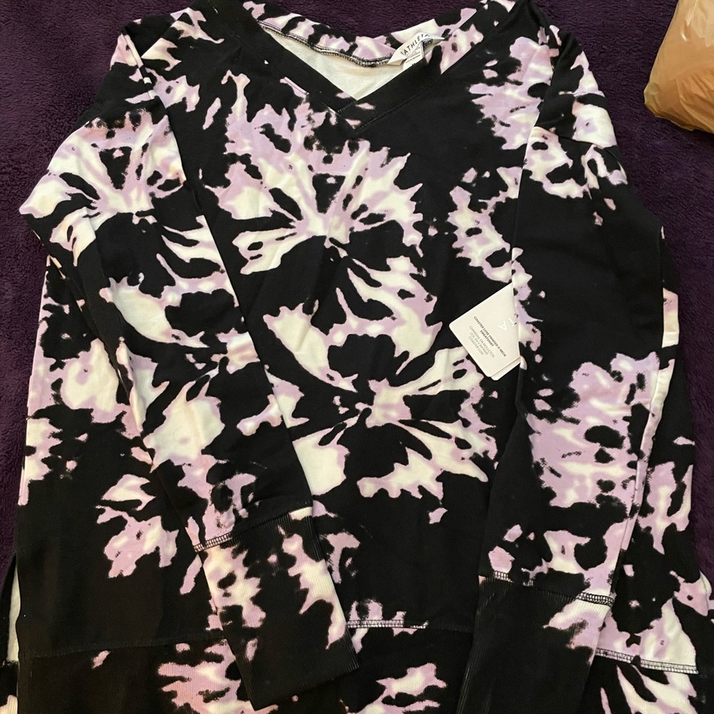NWT Athleta Coaster luxe printed V-neck sweatshirt